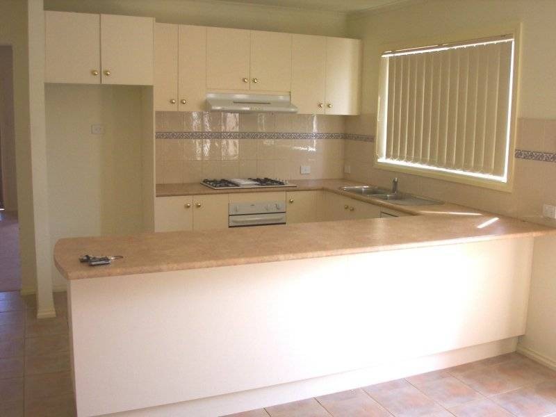 29 Bloomsbury  Drive, Taylors Hill VIC 3037