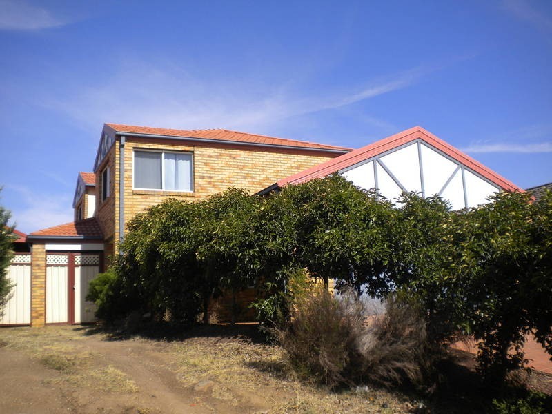 8 Avenham Court, Hillside VIC 3037