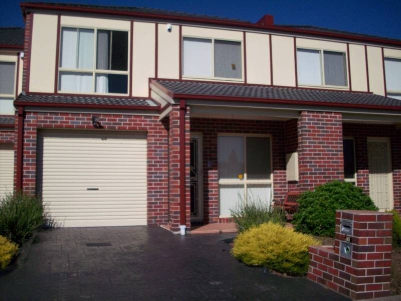2c Orchid Square, Sydenham VIC 3037