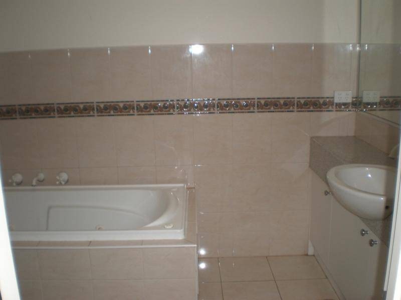 2c Orchid Square, Sydenham VIC 3037