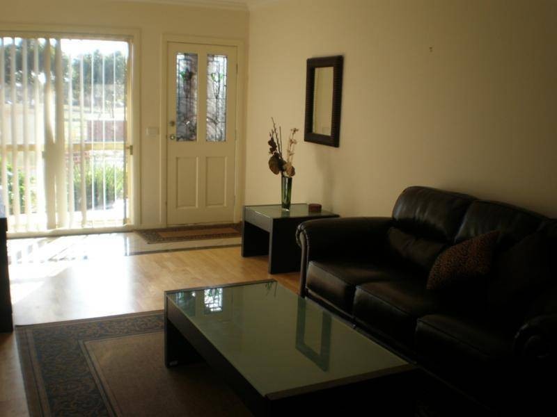 2c Orchid Square, Sydenham VIC 3037