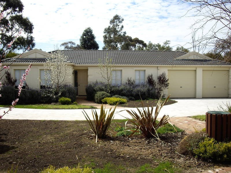 2/522 Melton Highway, Sydenham VIC 3037