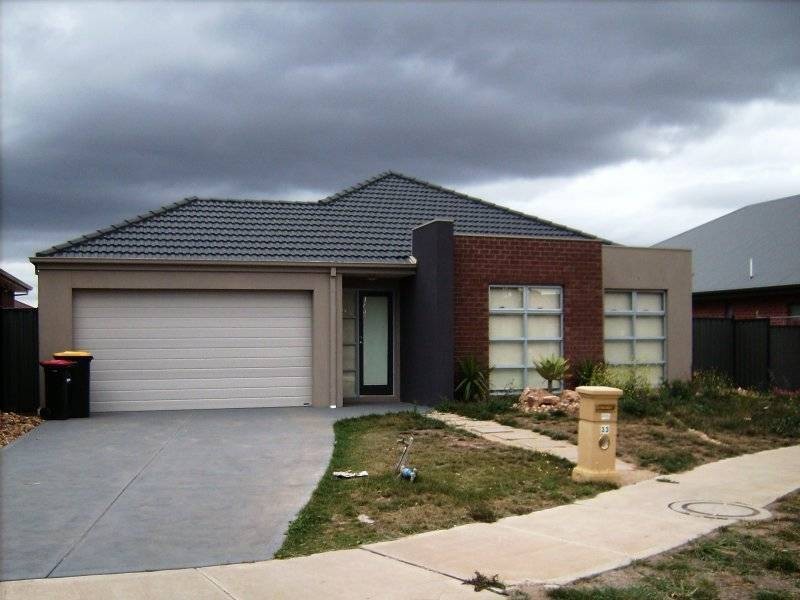 33 Melfin Drive, Hillside VIC 3037