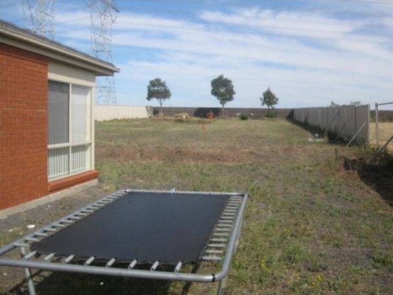 11 Knight Court, Hillside VIC 3037