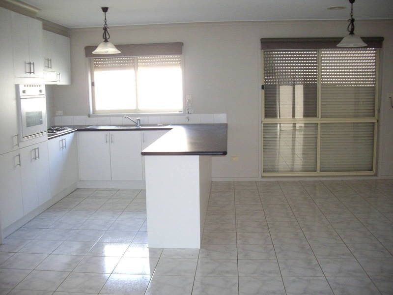 52  Hannah Avenue, Hillside VIC 3037