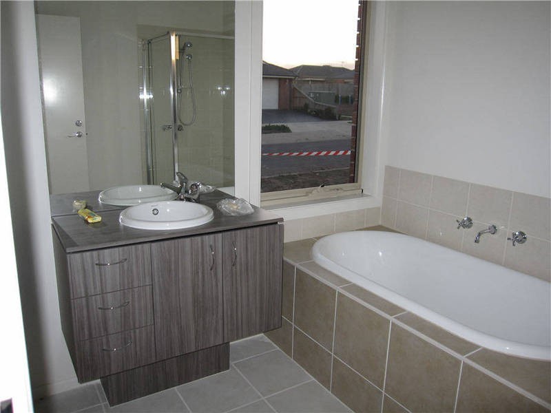 21 Edgecliff Close, Taylors Hill VIC 3037