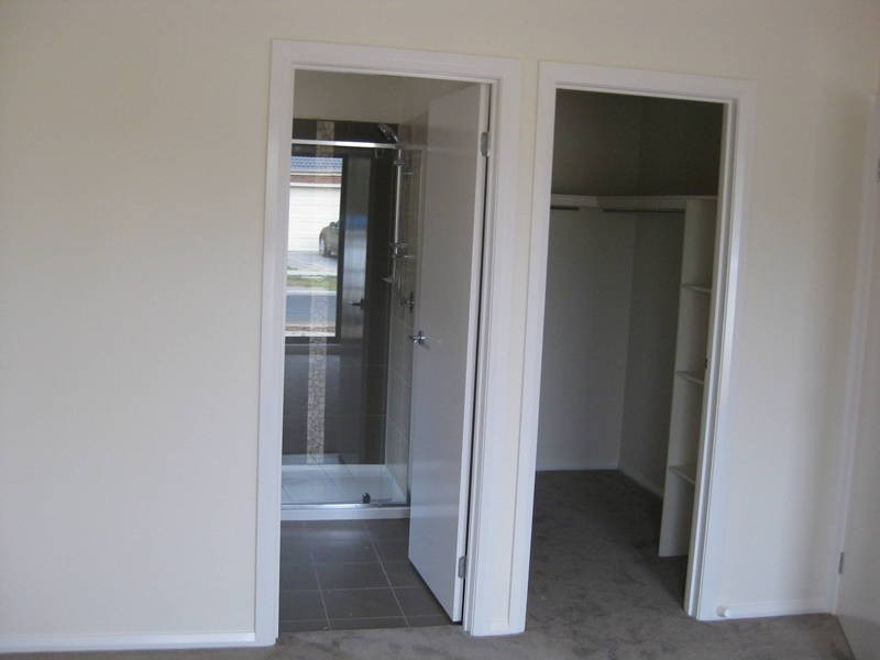 32 Roseleigh Boulevard, Sydenham VIC 3037