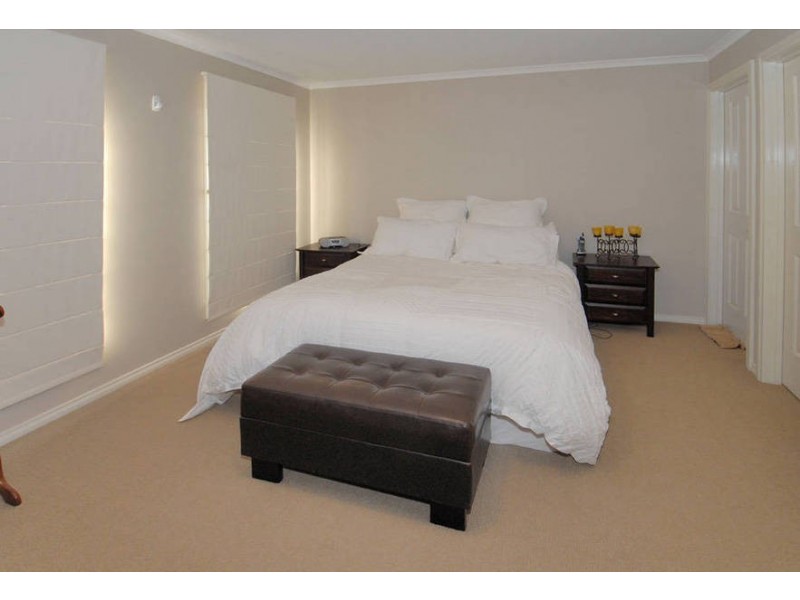 21 Naracoorte Court, Caroline Springs VIC 3023