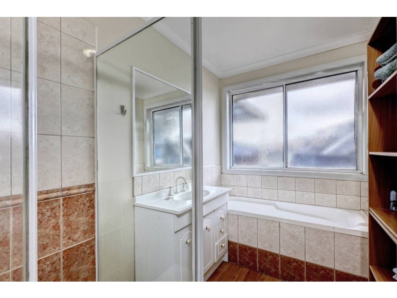 11 Charles Court, Sydenham VIC 3037