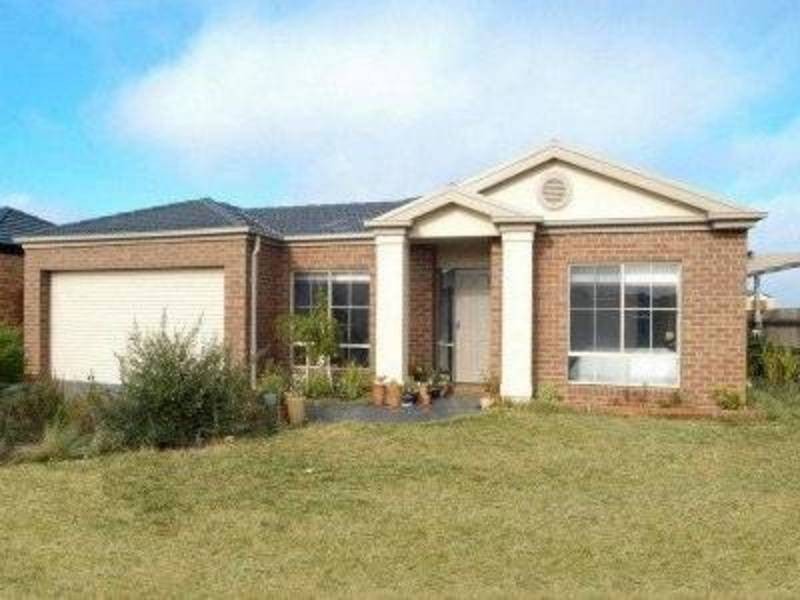 15  Lachlan Lane, Taylors Hill VIC 3037