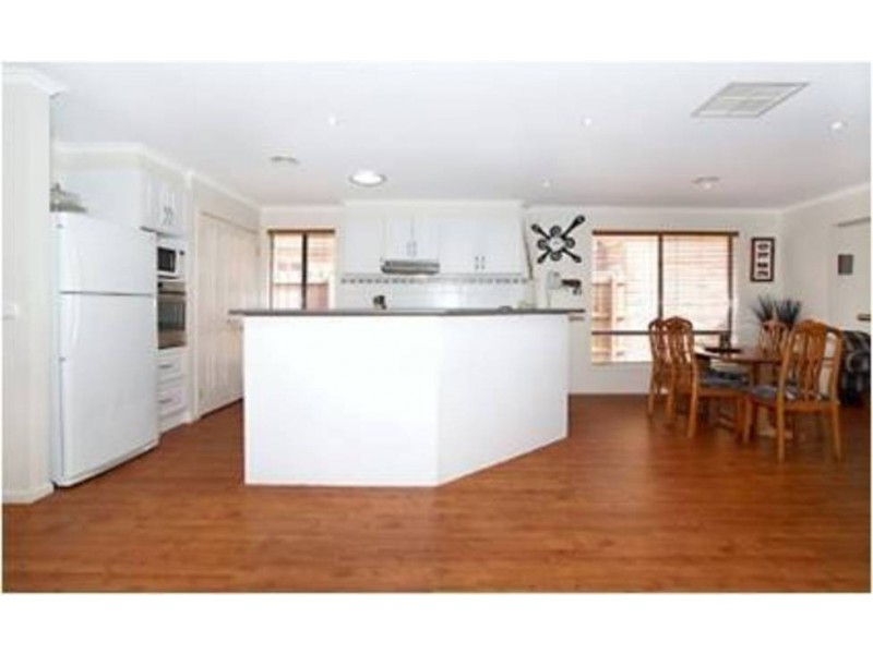 51 Timele Drive, Hillside VIC 3037