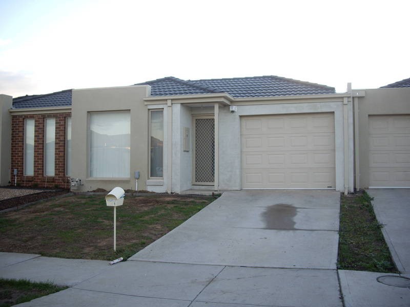 1/2 Lorraine Court, Hillside VIC 3037