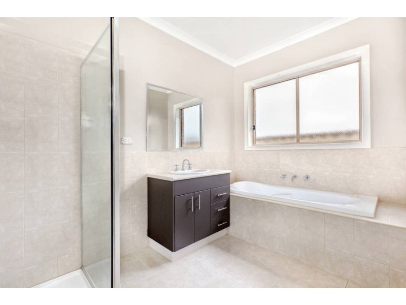 15 Omarama Way, Taylors Hill VIC 3037