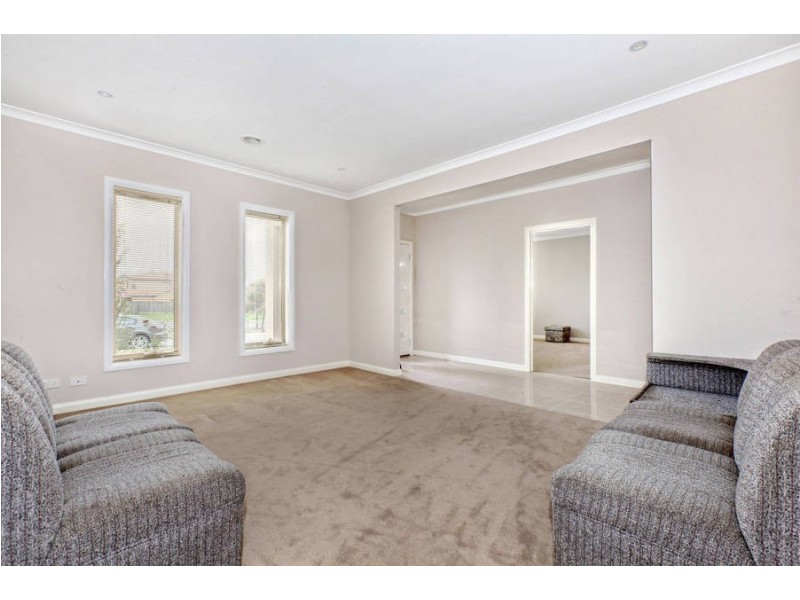 15 Omarama Way, Taylors Hill VIC 3037