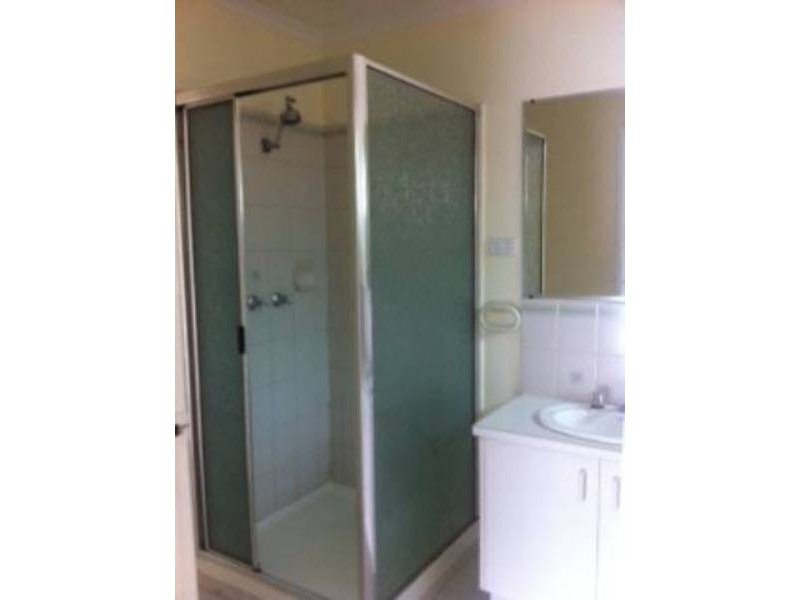 1/2 Terrye Court, Hillside VIC 3037