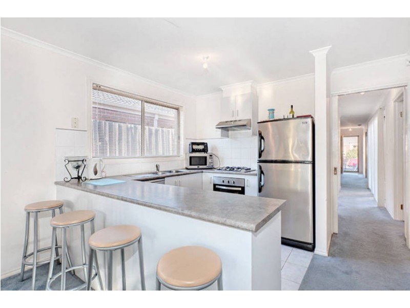1/3 Lorraine Court, Hillside VIC 3037