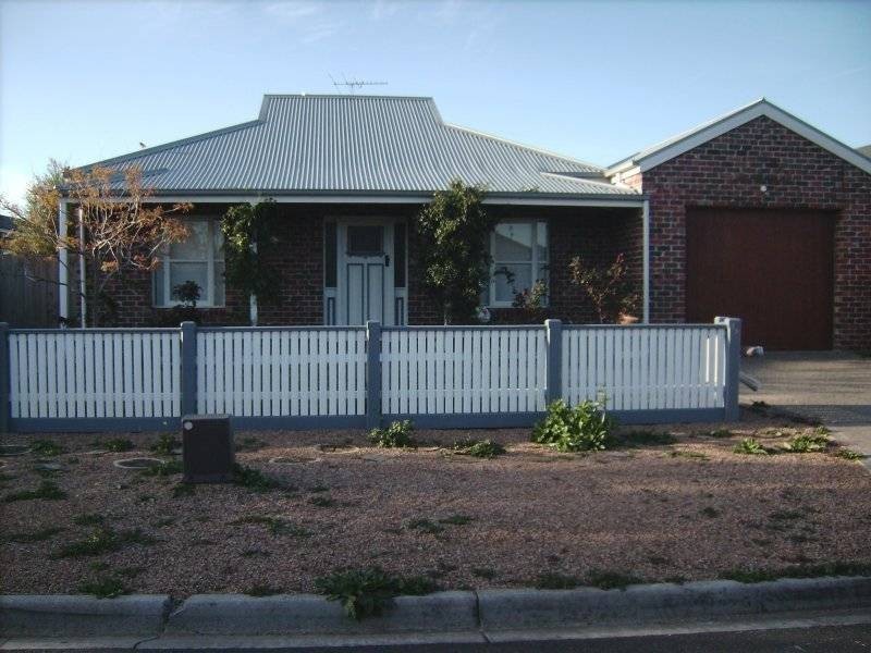 49 Tudor Rose Crescent, Sydenham VIC 3037