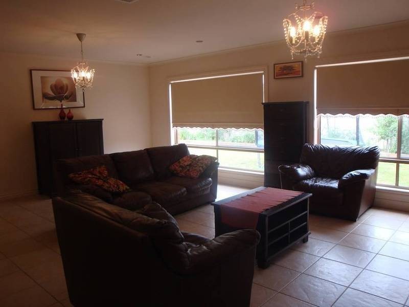 8 Hillview Court, Hillside VIC 3037