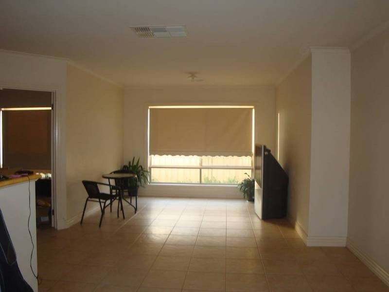 8 Hillview Court, Hillside VIC 3037