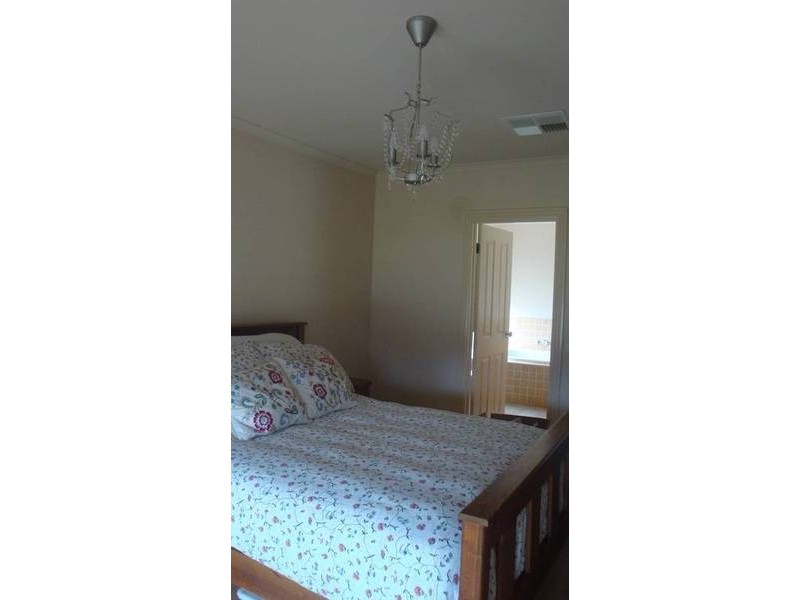 8 Hillview Court, Hillside VIC 3037