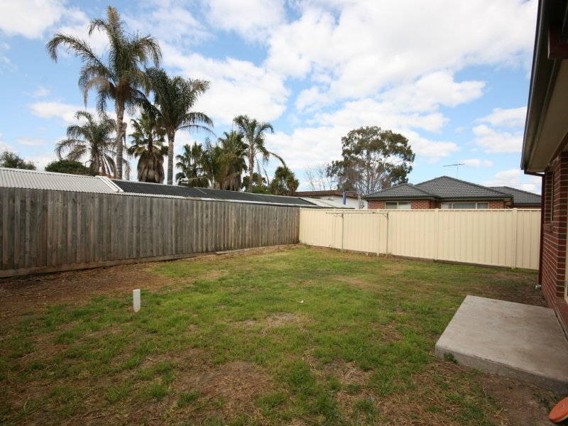 3/28  Shirley Street, St Albans VIC 3021