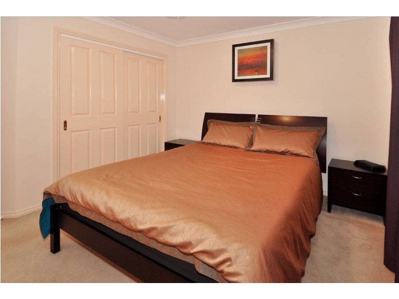 4/2 Serrata Court, Hillside VIC 3037