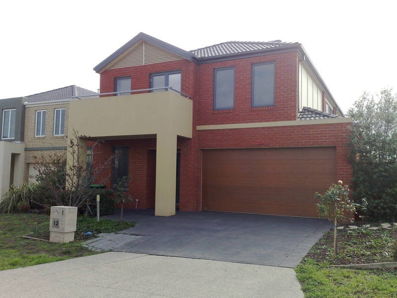 12 Kings Domain, Caroline Springs VIC 3023