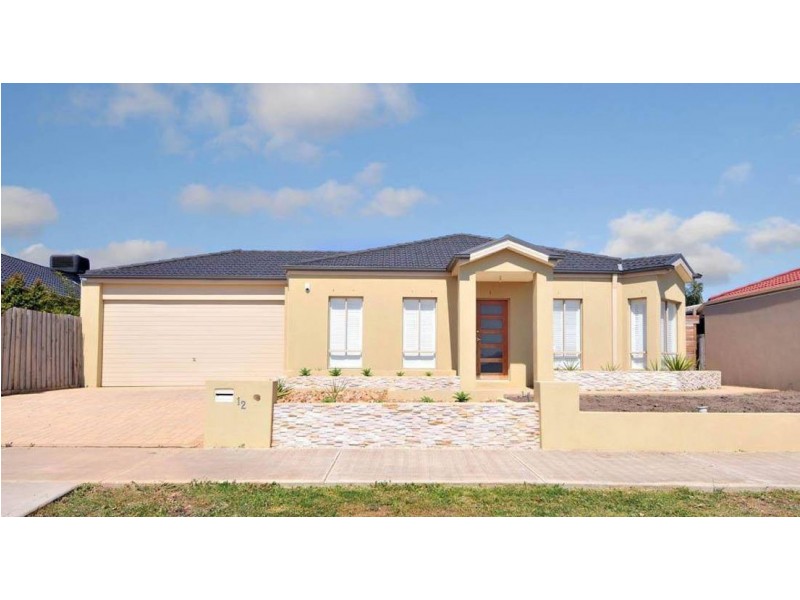 12 St Kilda Parade, Taylors Hill VIC 3037