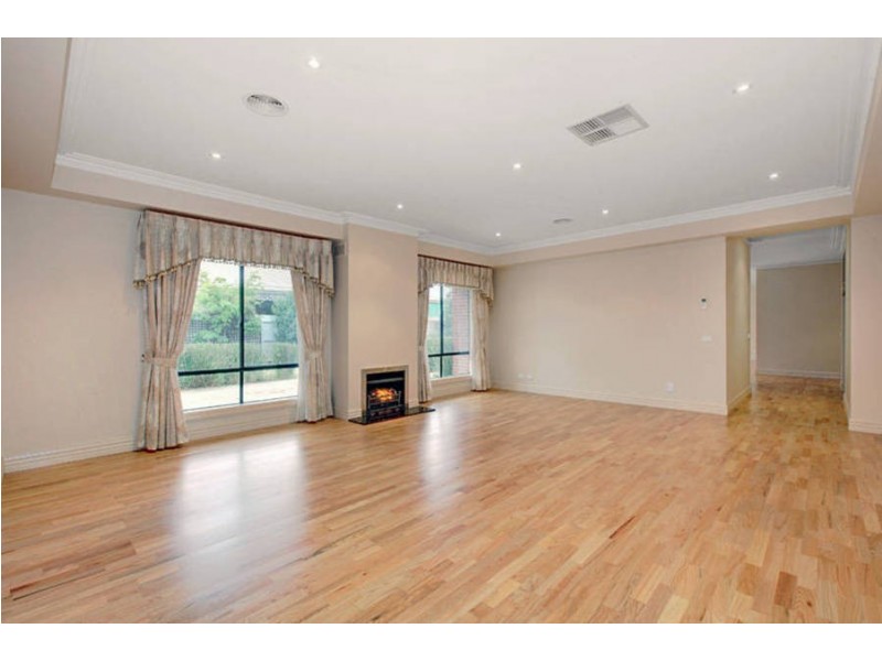 5 Kent Place, Taylors Hill VIC 3037