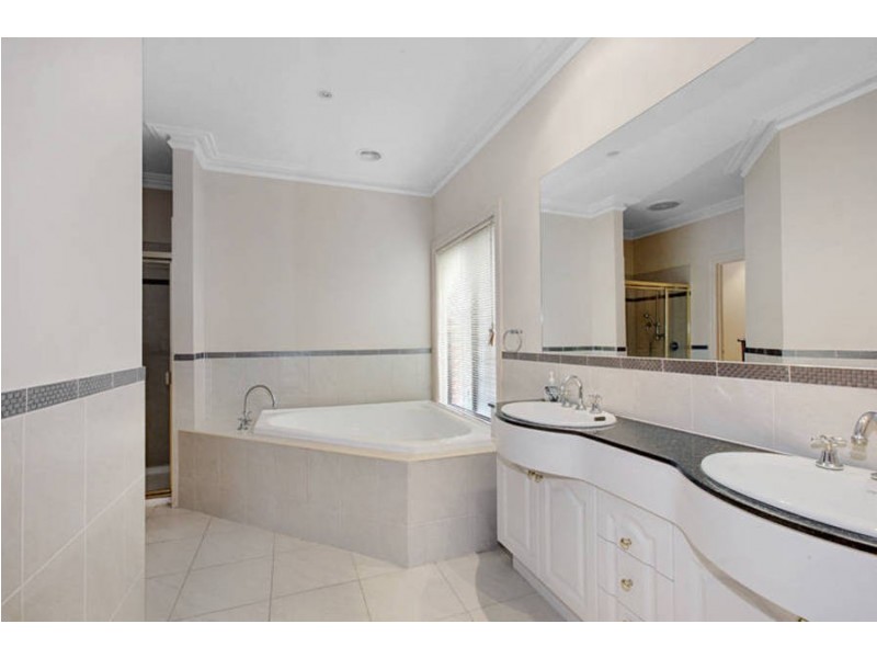 5 Kent Place, Taylors Hill VIC 3037