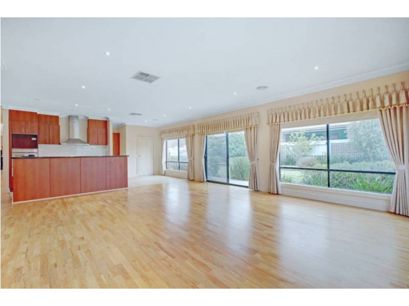 5 Kent Place, Taylors Hill VIC 3037