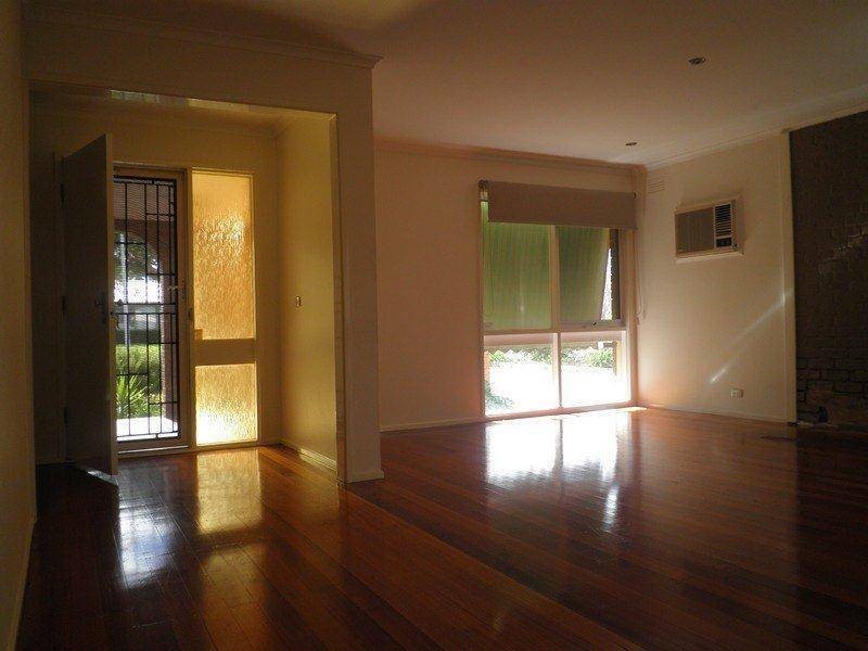 5 Hammersley Court, Taylors Lakes VIC 3038