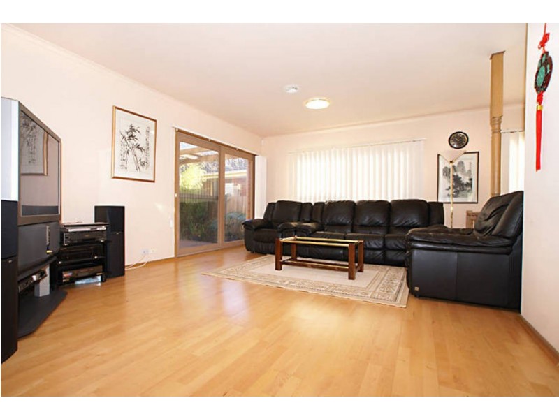 12 Brennan Court, Sydenham VIC 3037