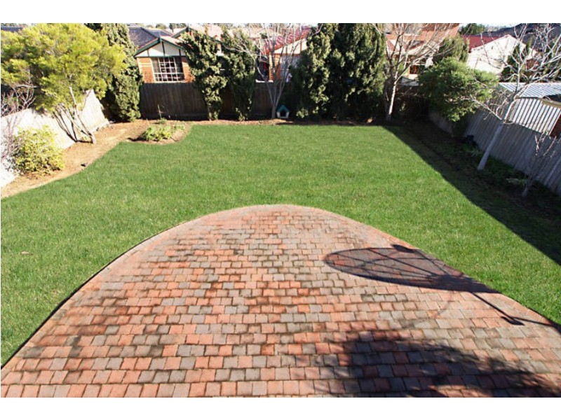 12 Brennan Court, Sydenham VIC 3037