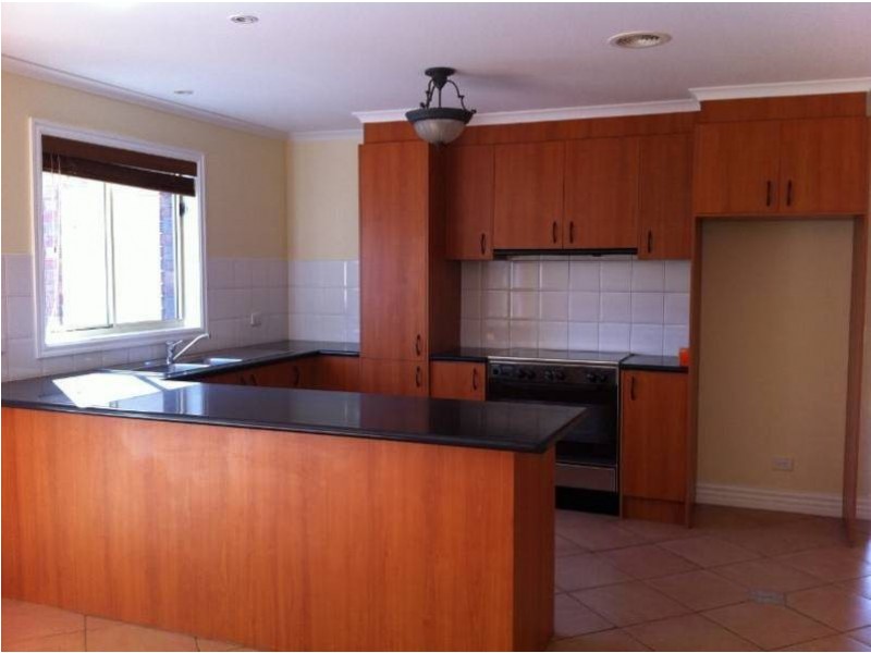 1 Holton Court, Hillside VIC 3037