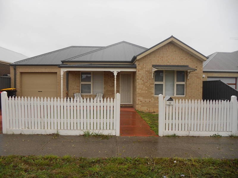 12 Klippel Way, Caroline Springs VIC 3023