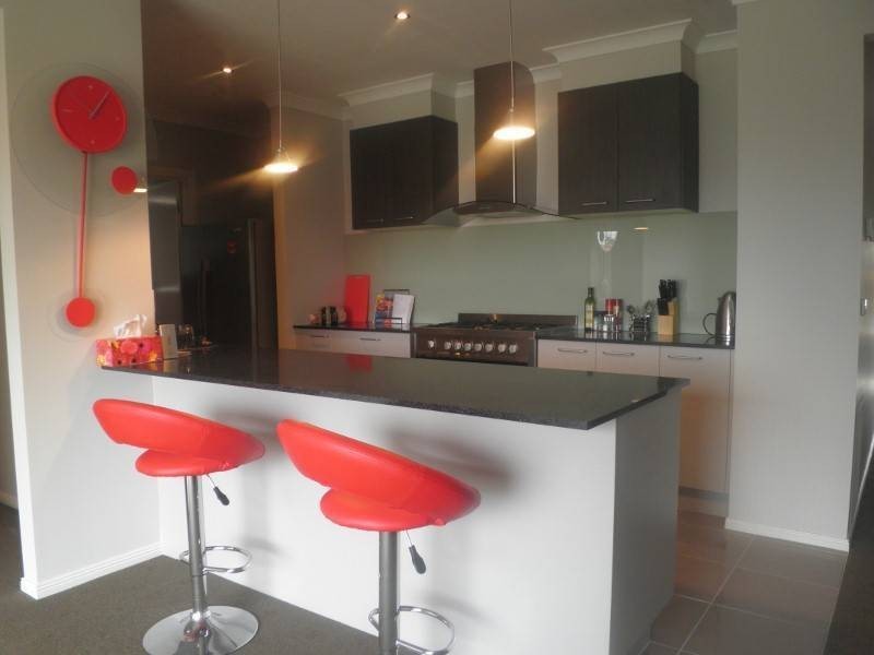 6 Ashbury Grove, Hillside VIC 3037