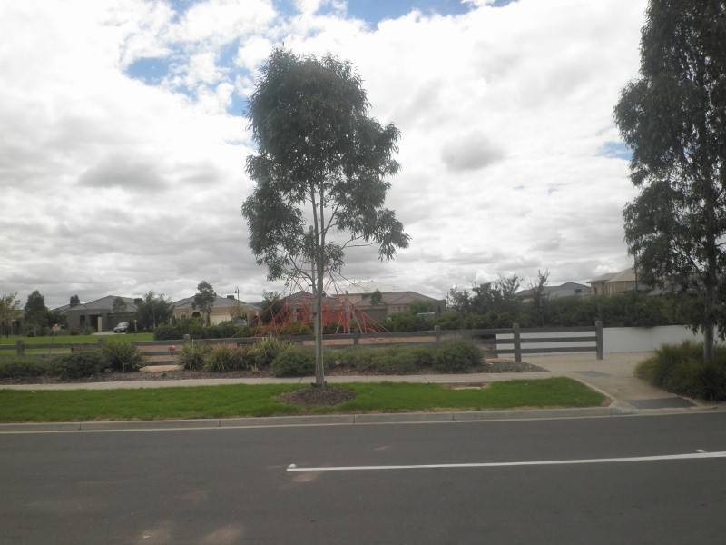 6 Ashbury Grove, Hillside VIC 3037