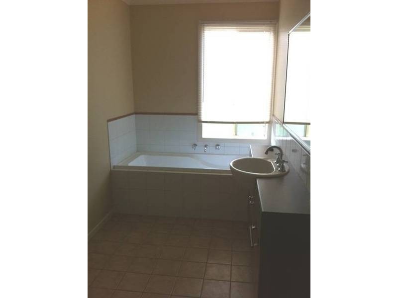 71 Featherhead Way, Melton West VIC 3337