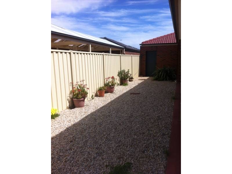 71 Featherhead Way, Melton West VIC 3337