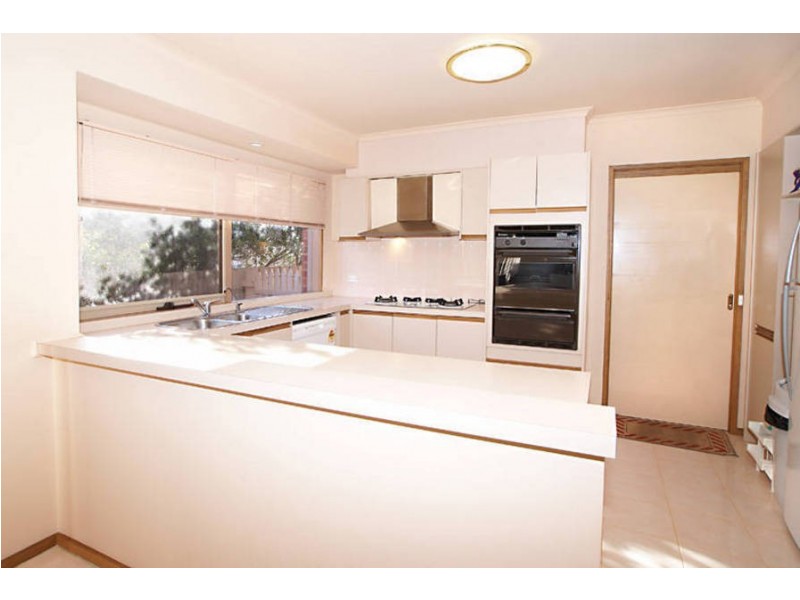 12 Brennan Court, Sydenham VIC 3037