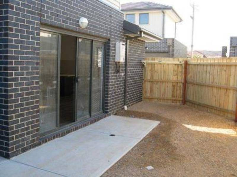 2/10 Albert Street, Sydenham VIC 3037