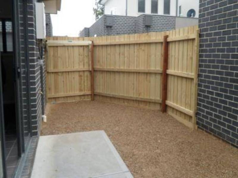 2/10 Albert Street, Sydenham VIC 3037