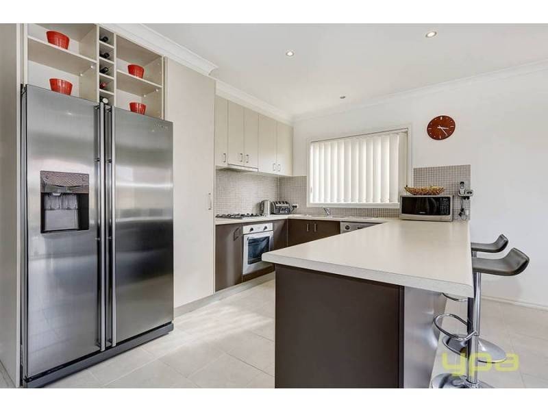 11 Lucas Terrace, Taylors Hill VIC 3037