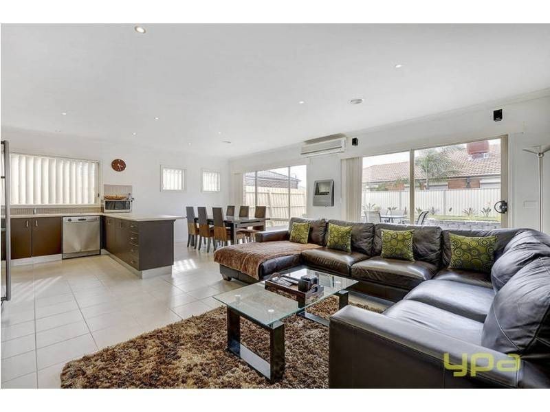 11 Lucas Terrace, Taylors Hill VIC 3037