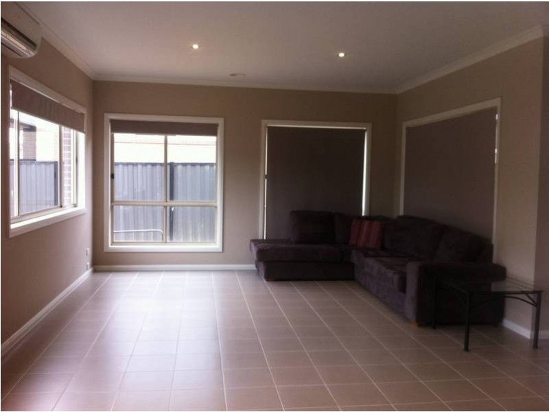 15 Melfin Drive, Hillside VIC 3037