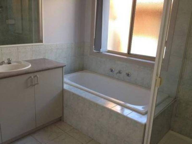 2/6 Woodfull Way, Epping VIC 3076