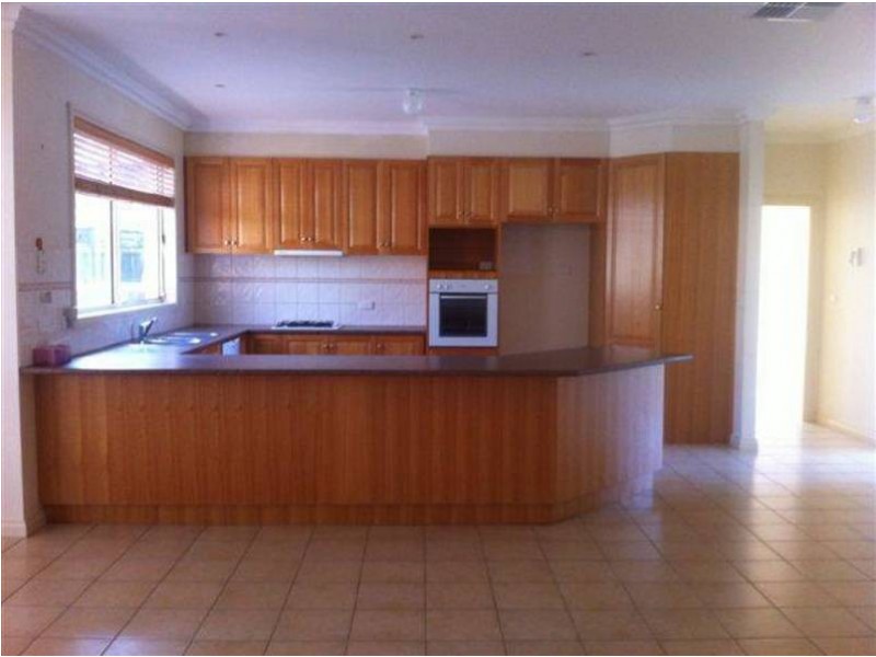 8 Chalmers Place, Taylors Lakes VIC 3038