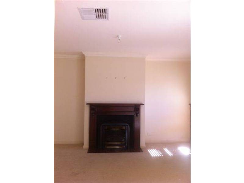 8 Chalmers Place, Taylors Lakes VIC 3038