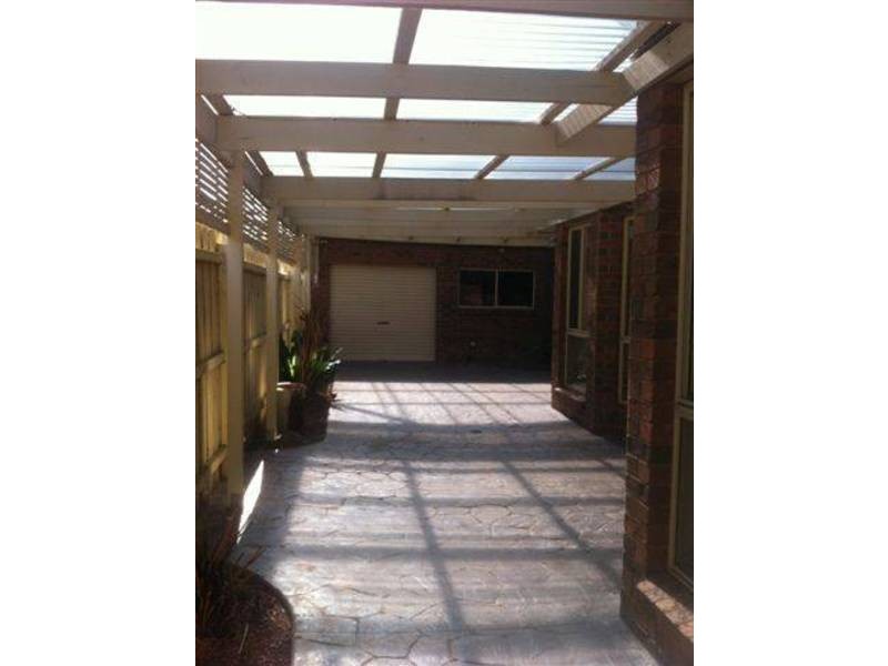 8 Chalmers Place, Taylors Lakes VIC 3038